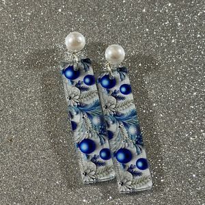 Pearl dangle earrings